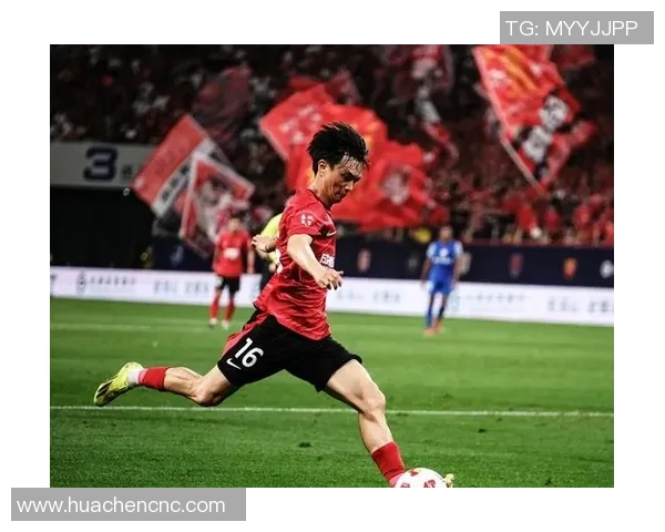 杨明足球明星的成就与影响力分析及其在足球界的地位探讨